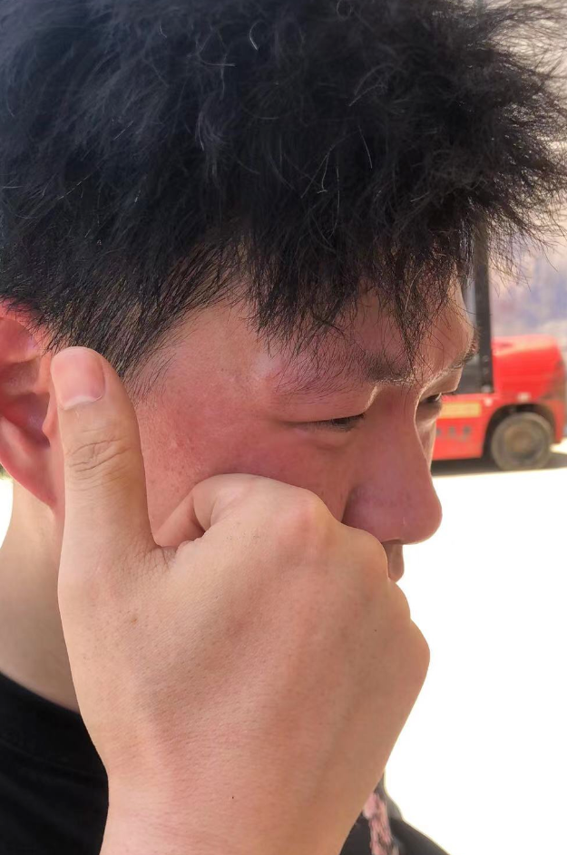 高溫下的供水抄表員：走街串巷，只為精準和擔當